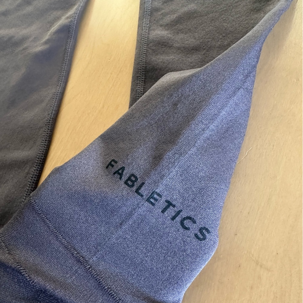 Pants 💜🤍 - Picture 10 of 15